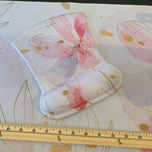 Mosiso floral desk mat and ergonomic wrist rest.
